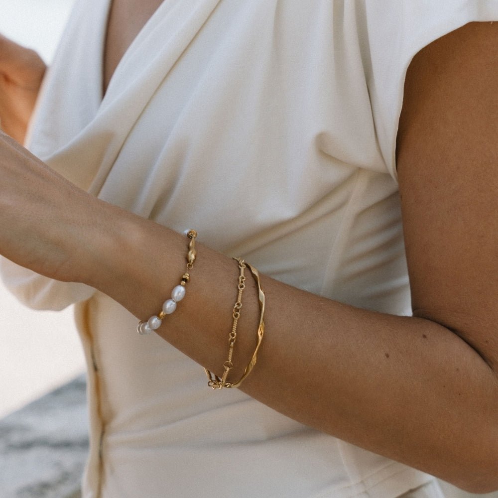 Figaro Gold Knot Chain Bracelet - Beautiful Earth Boutique